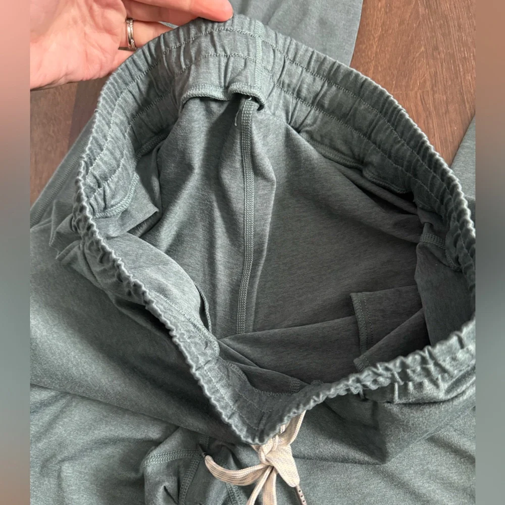 Vuori Women’s DreamKnit Performance Jogger - Picture 5 of 11
